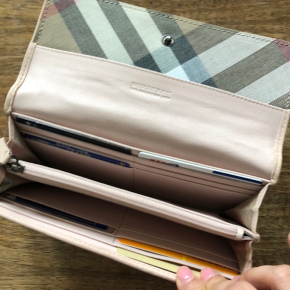 Pink Burberry wallet only used once or twice! - Picture 4 of 6
